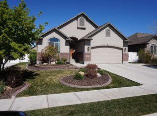 913 E James Cir, Clearfield, UT 84015