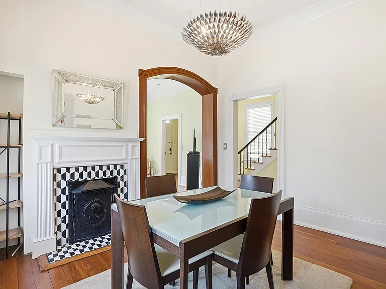 524 E Henry St — Photo 12