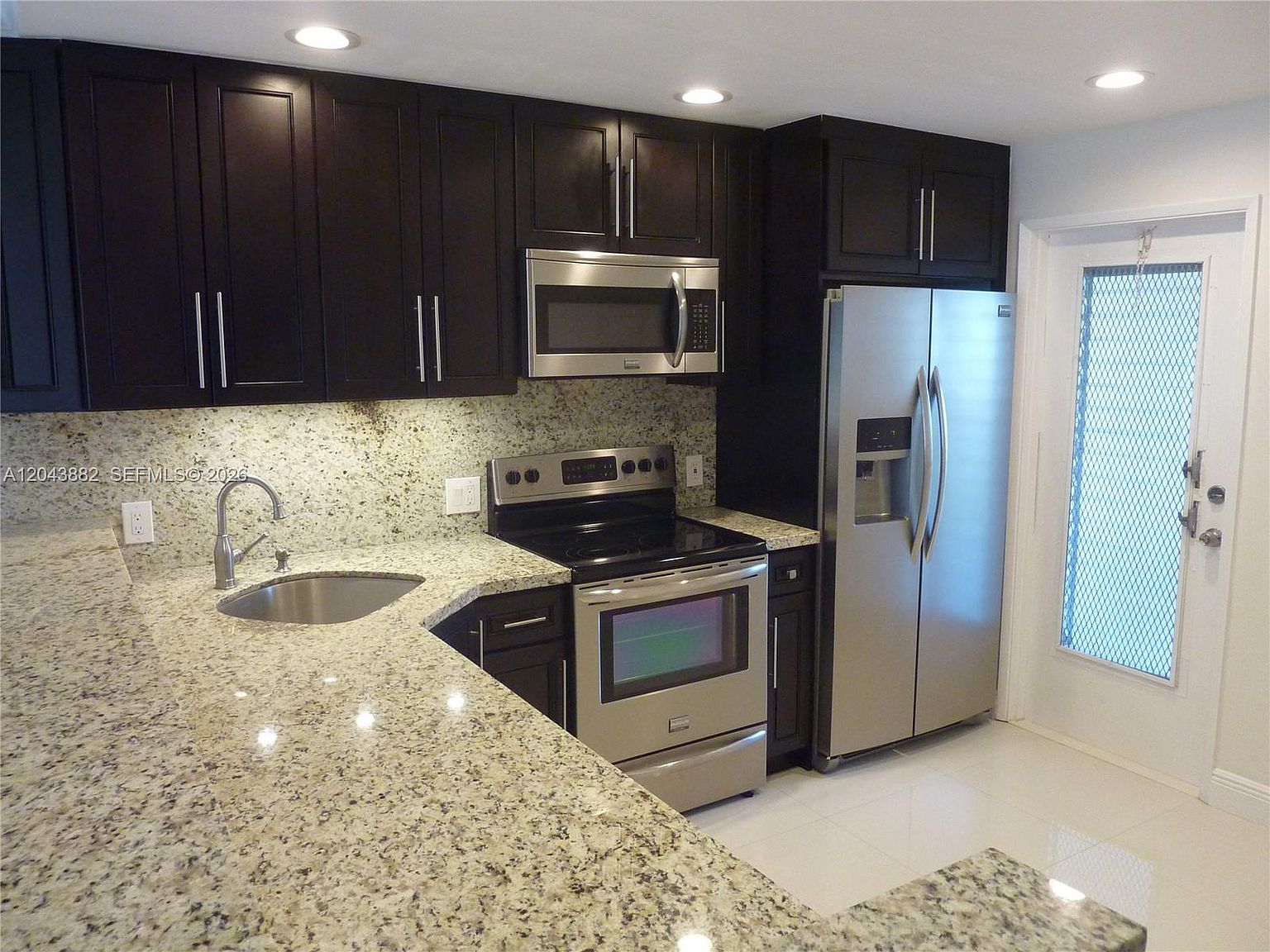3200 N Palm Aire Dr APT 305