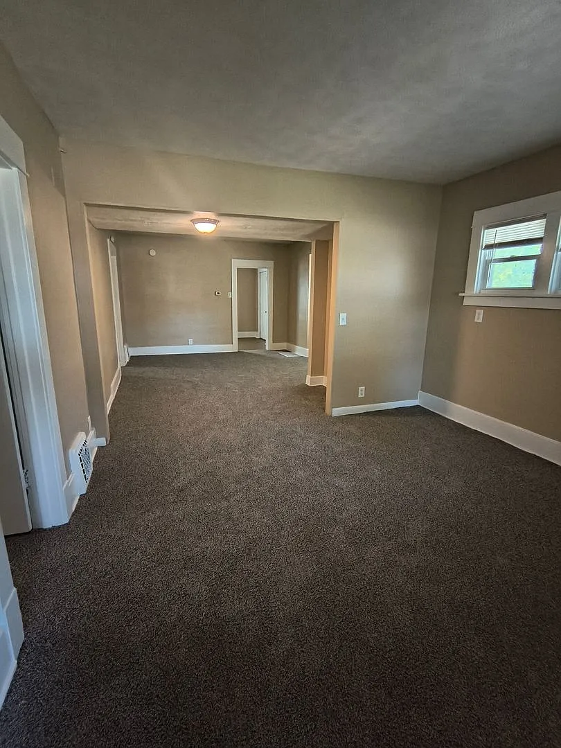 Comfortable 2-Bedroom Home with Two Private Bathrooms — Photo 2