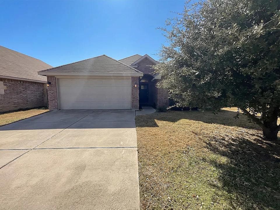 1st image of 521 Stone Crossing Ln