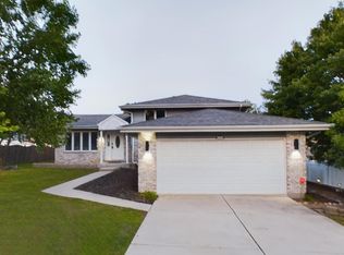 1924 Connie Dr, Crest Hill, IL 60403