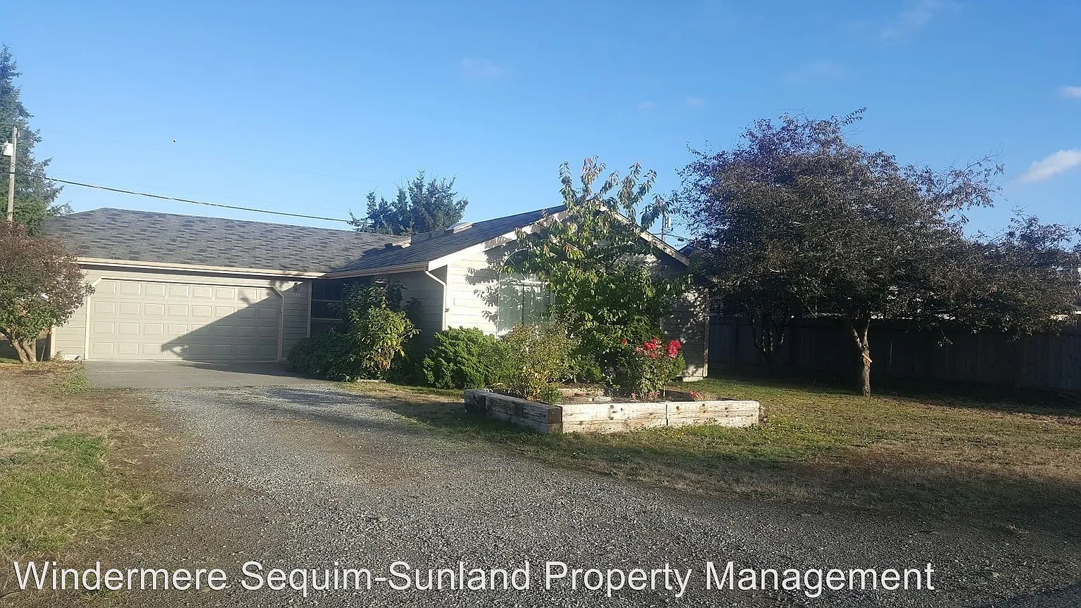 320 N Matriotti Ave photo 1