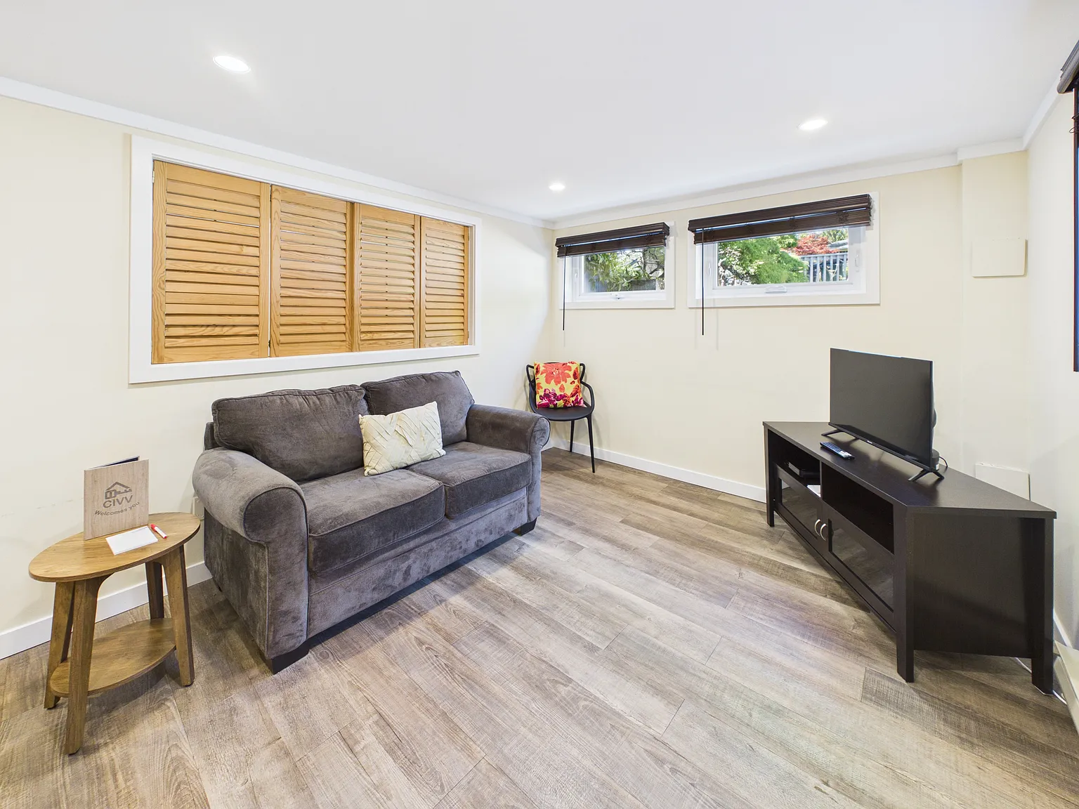 1887B Forrester St, Saanich — Photo 2