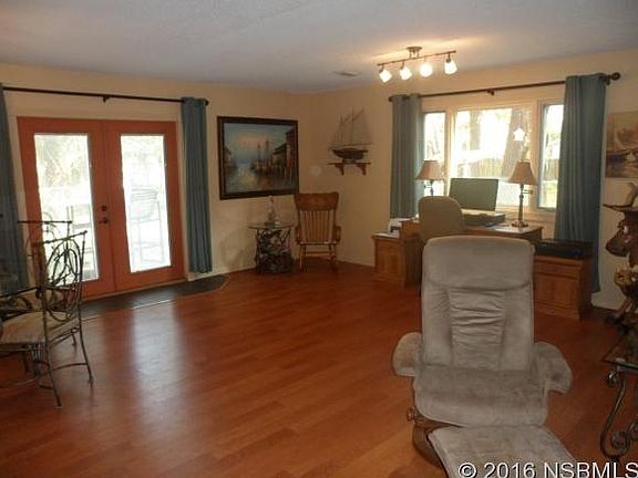 3rd image of 3229 Woodland Dr