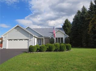 10 Sewilo Hills Dr, Rochester, NY 14622