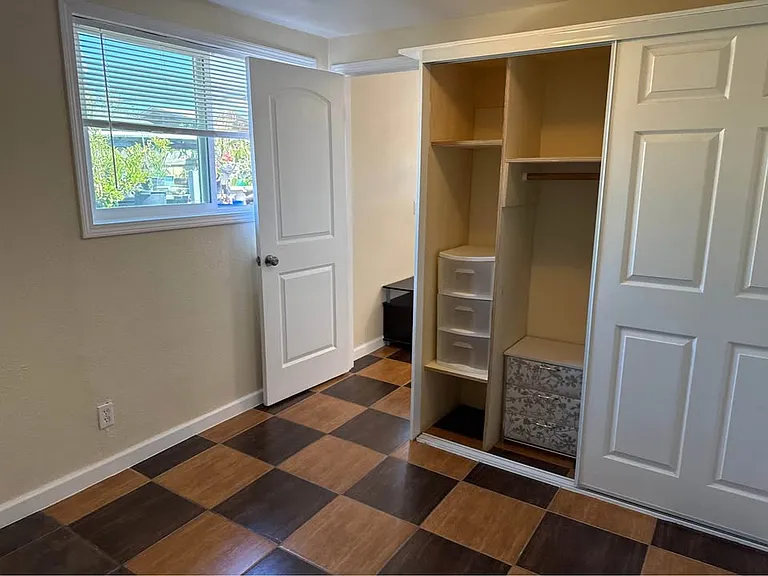 2843 Esmond Ave — Photo 3