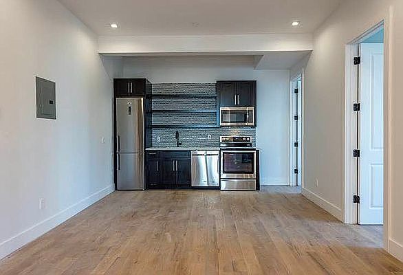 1st image of 194 Montrose Ave #3B