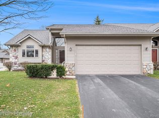 1011 Steph Ln, Brighton, MI 48116