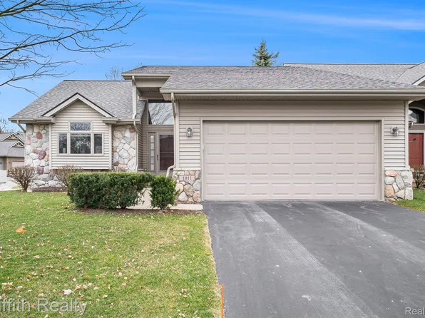 1011 Steph Ln, Brighton, MI 48116
