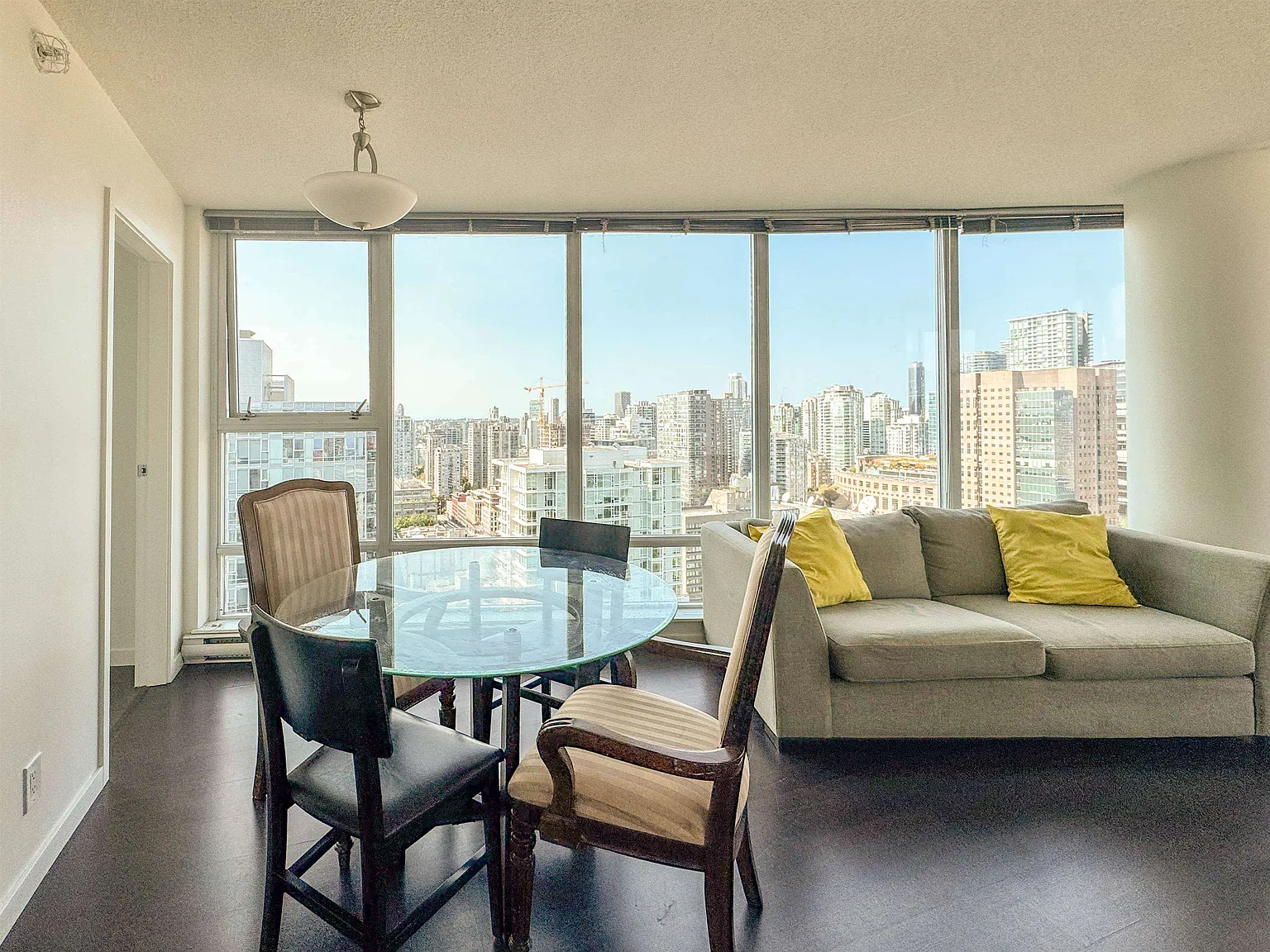 2 bed, 855 sqft, $3,600 — Photo 4