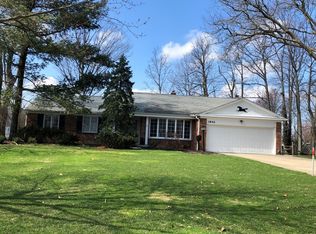 1847 Winchester Rd, Lyndhurst, OH 44124