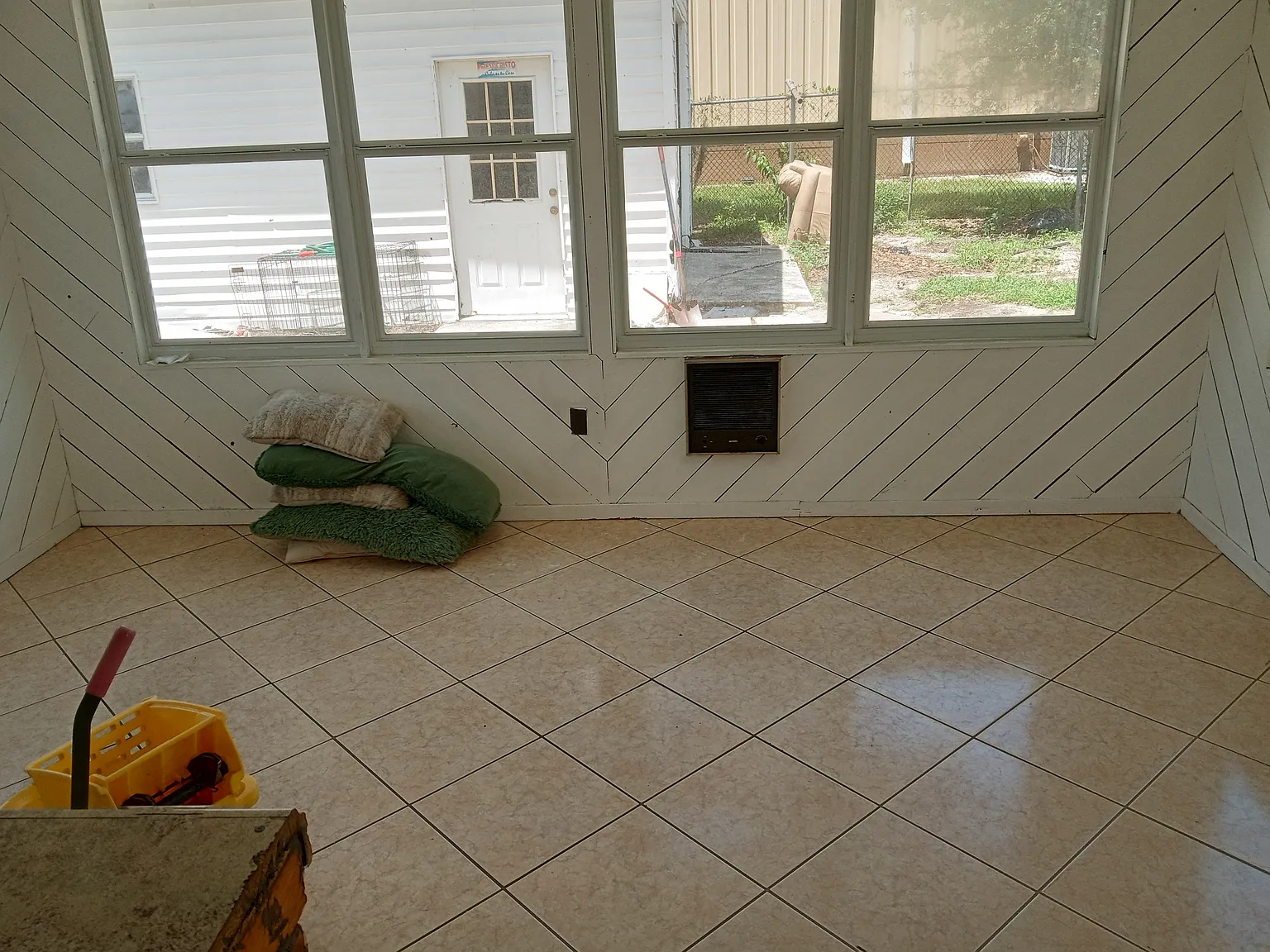 3 bed, 1176 sqft, $1,900 — Photo 4