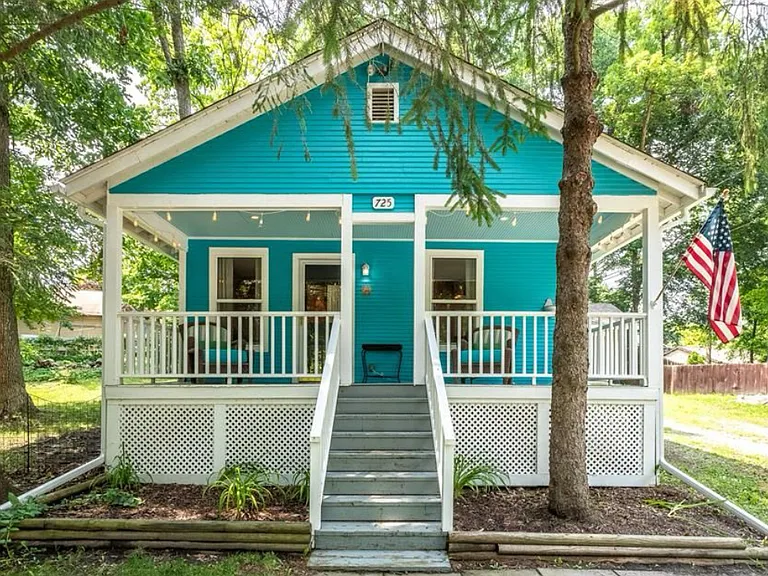 725 Camilla Blvd — Photo 1