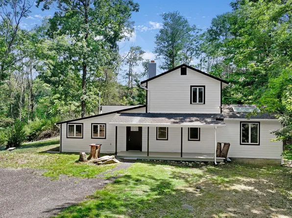 26 Carter Road, Pleasant Valley, NY 12569