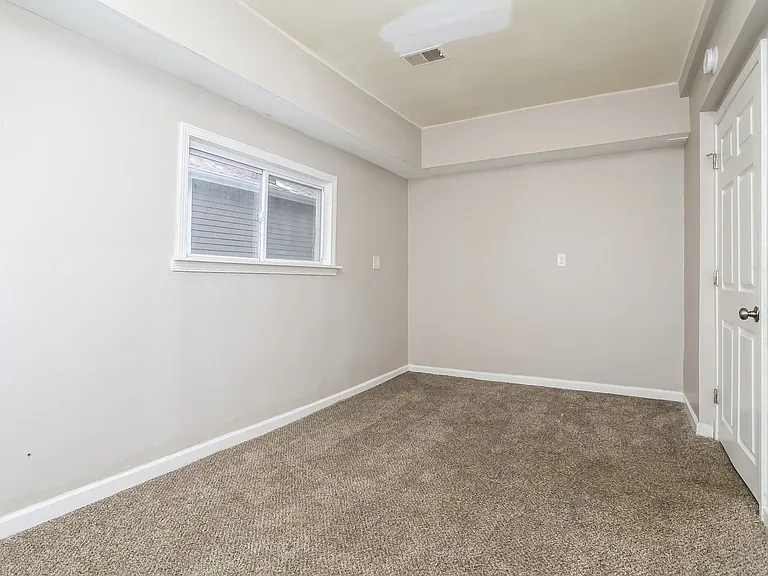 721886_025_bedroom_13495706.jpg