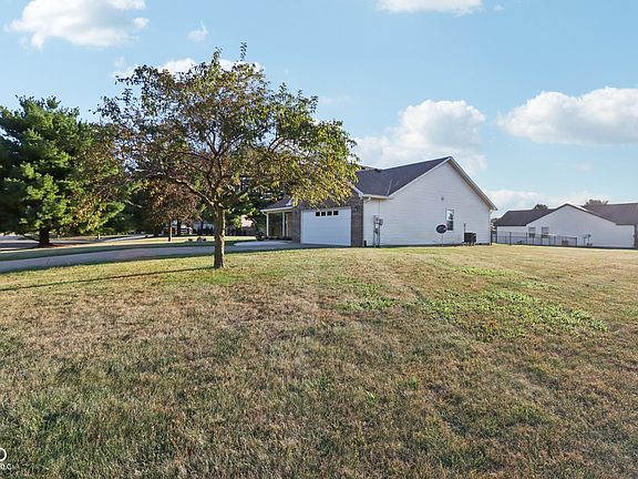2nd image of 4747 N Mill Ct