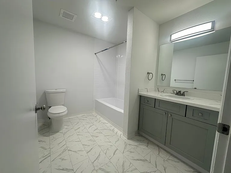 Violet Meadows Apartments — Photo 20