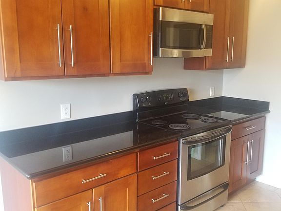 4th image of 2770 Pine St APT 205