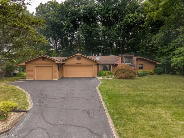 662 Barrett Rd, Berea, OH 44017