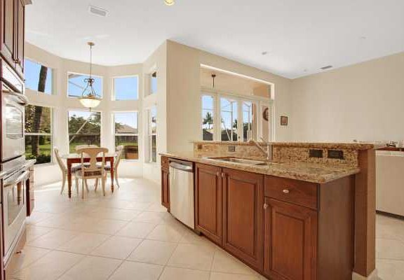 Home For Sale In Valencia Palms