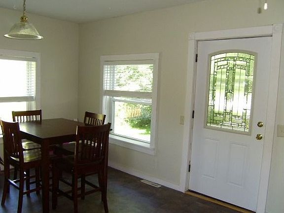 Main Level Large Eat-In Kitchen