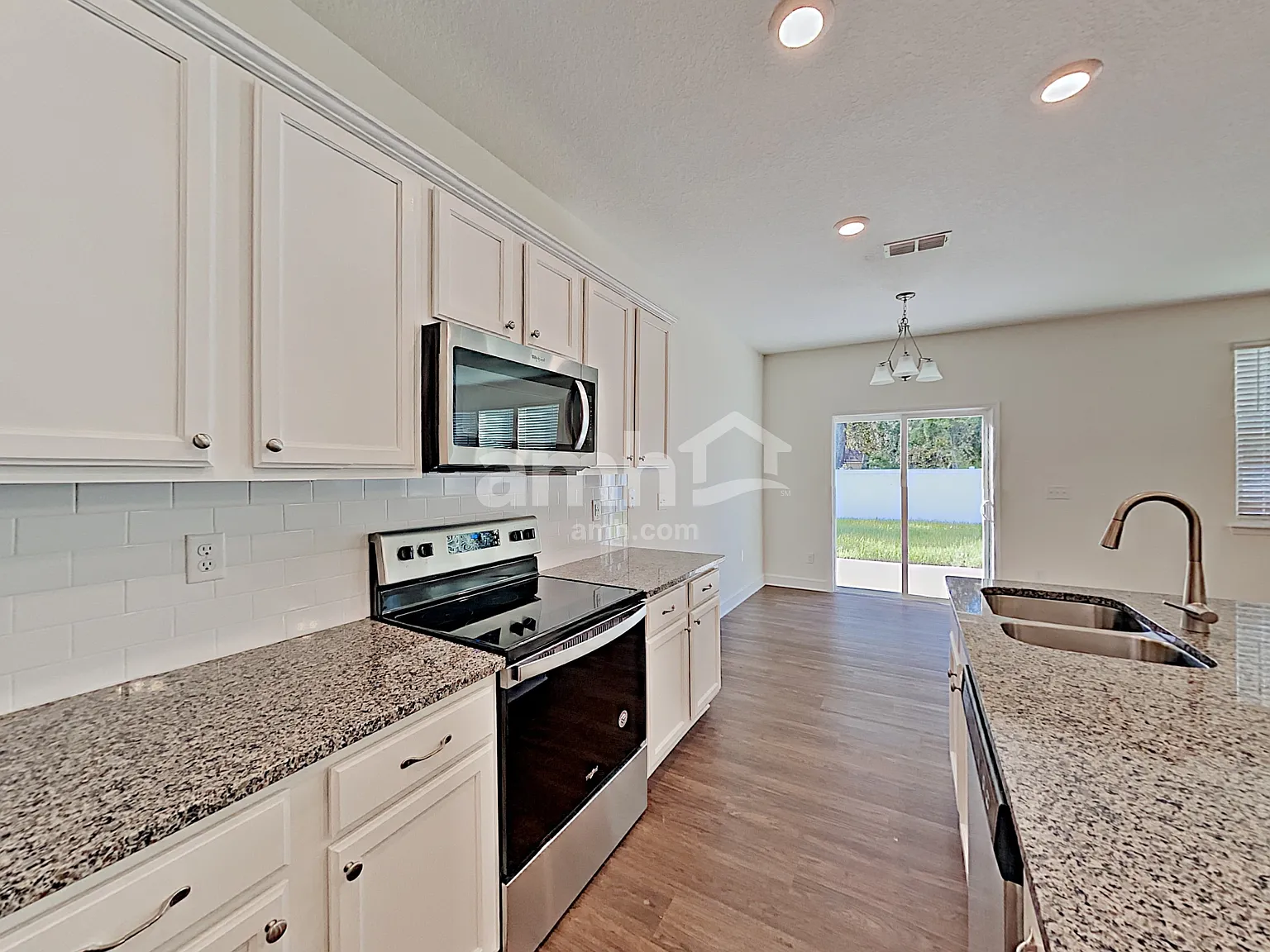 3 bed, 2.5 bath, 1838 sqft, $2,035 — Photo 3