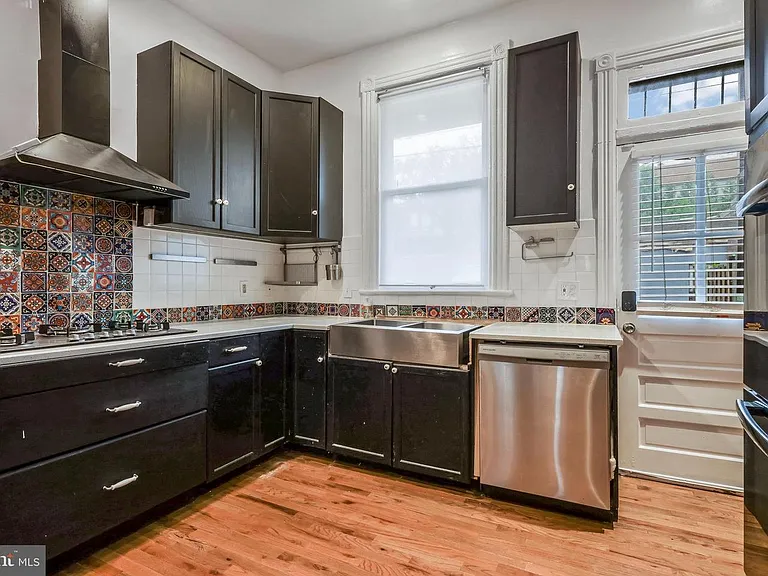 30 R St NE — Photo 16