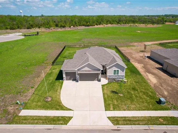 1814 Woodward Cir, Raymore, MO 64083