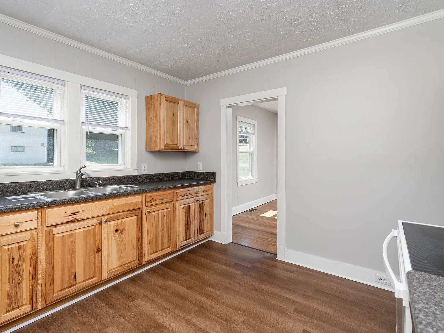 2 bed, 775 sqft, $1,345 — Photo 3