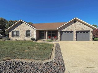 805 Cimarron Cir, Farmington, MO