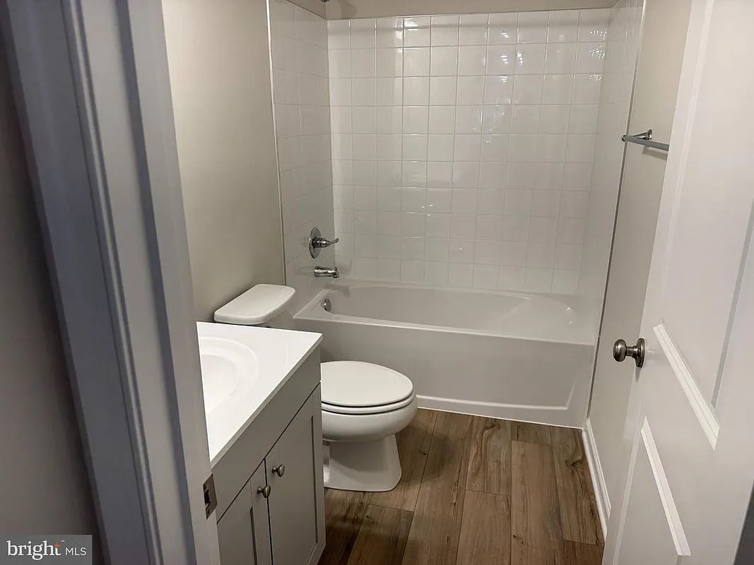 5 bed, 3.0 bath, 1687 sqft, $2,800 — Photo 2