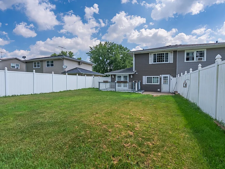 1072 N Highland Ave — Photo 11