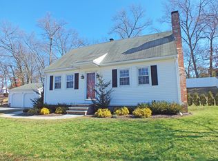 25 Beech St, North Chelmsford, MA 01863