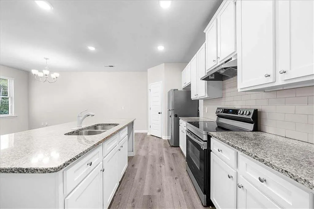 4 bed, 2.5 bath, 1900 sqft, $1,945 — Photo 2