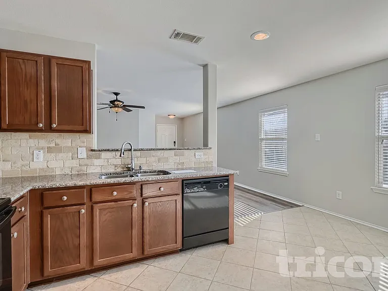 10317 Fossil Valley Dr — Photo 15