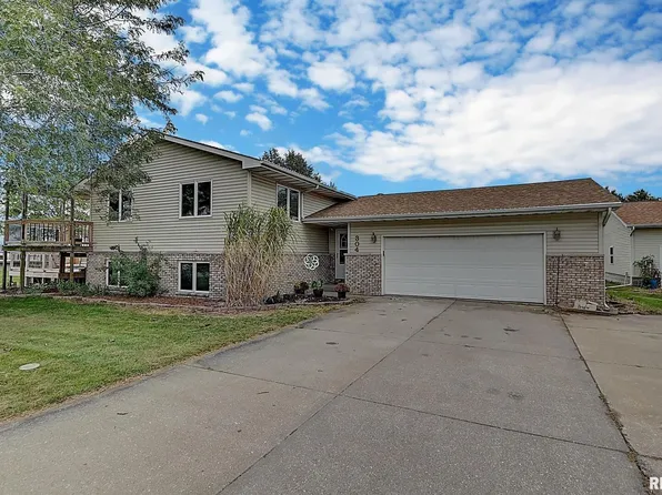 304 Summerset Ln, Fruitland, IA 52749