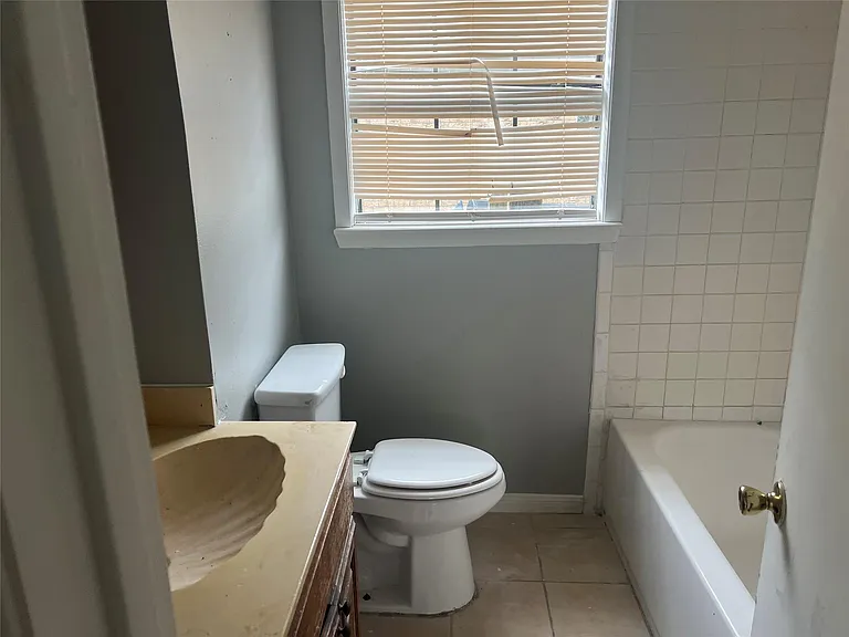 139 Van Molan St #B — Photo 5