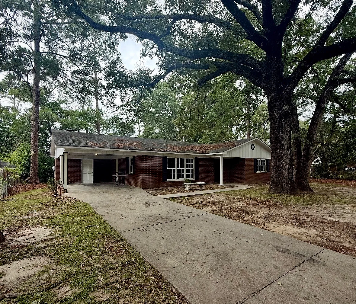 3 bed, 1328 sqft, $1,600 — Photo 1
