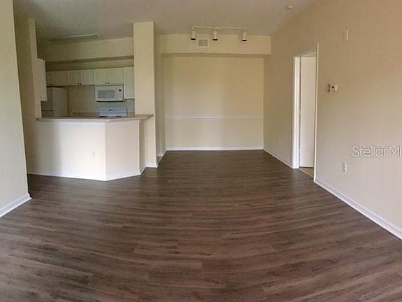 2nd image of 5542 Metrowest Blvd #21
