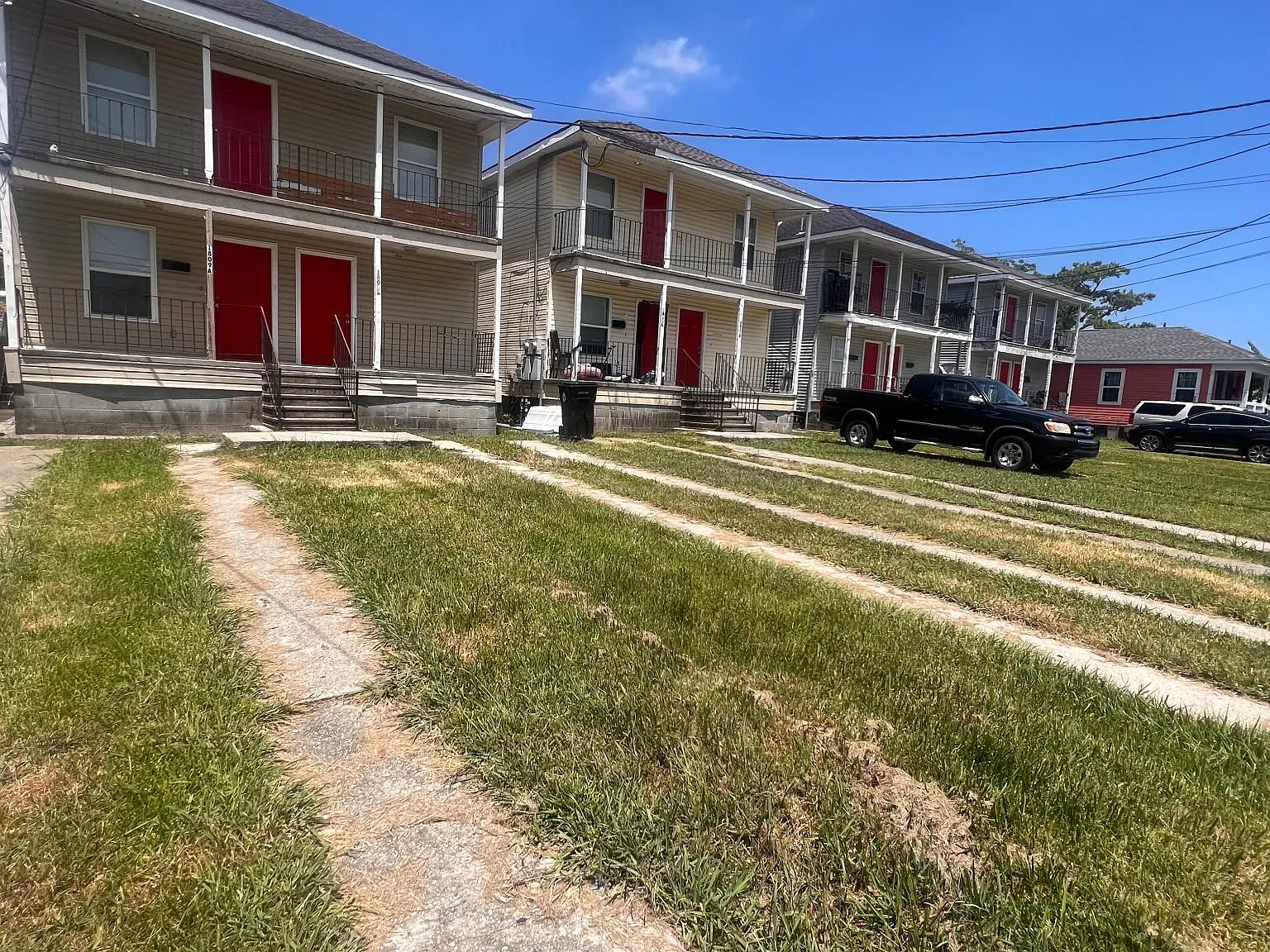 3 bed, 1300 sqft, $1,800 — Photo 1