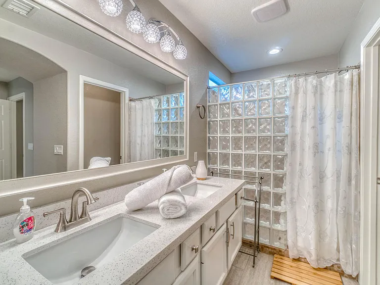 3145 E Desert Ln — Photo 8