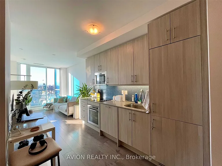 297 College St #1015 — Photo 6