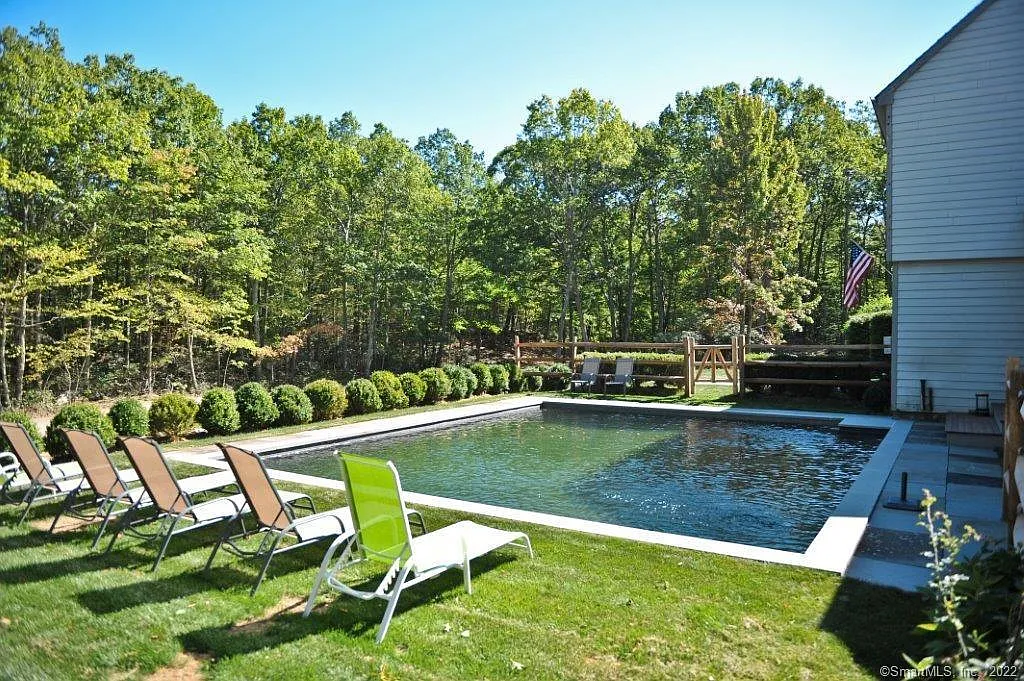 3 bed, 3.5 bath, 4251 sqft, $30,900 — Photo 2