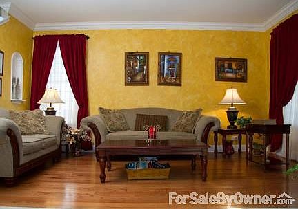 5th image of 1027 Twin Oaks St