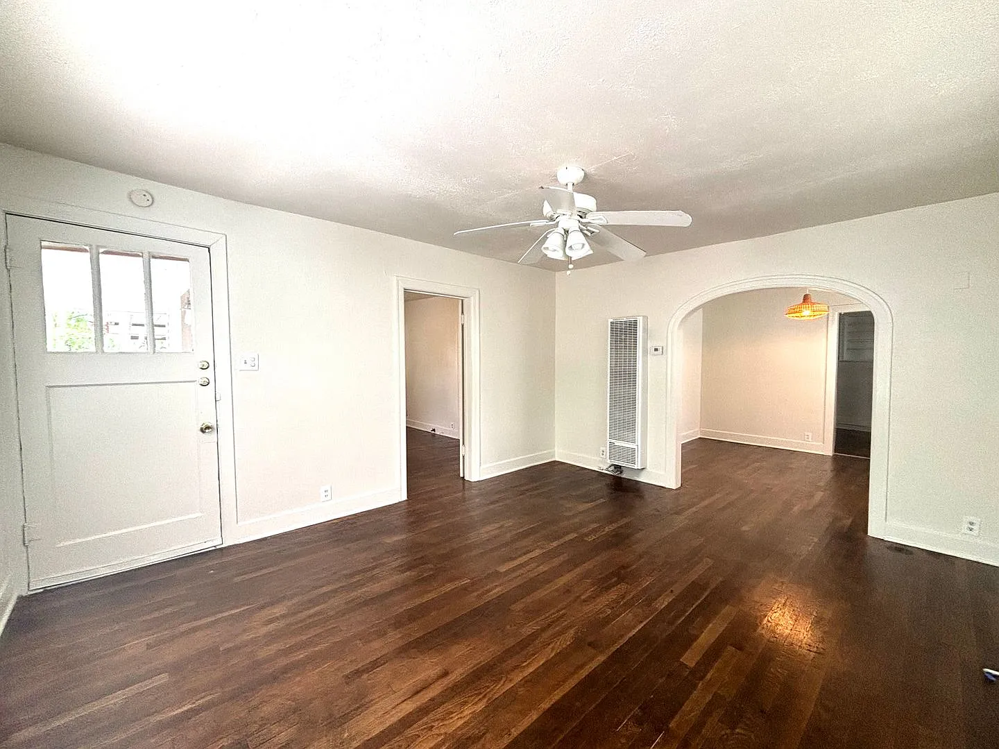 4 Bedroom in Hyde Park! Prelease for August.-4910 Ave H — Photo 4