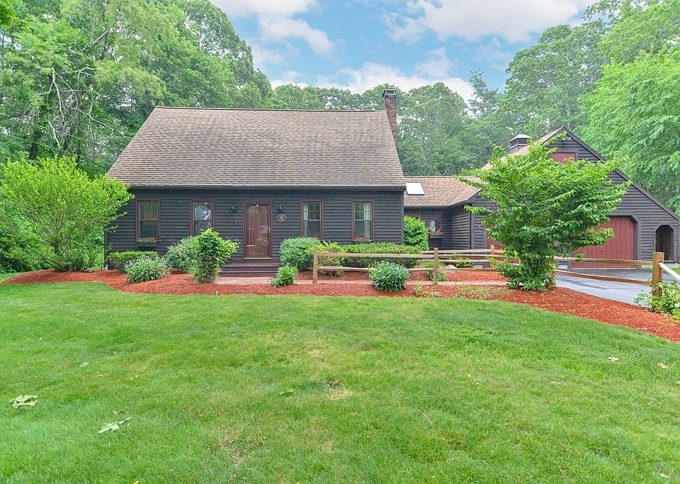 26 Richardson St, Uxbridge, MA 01569 Zillow