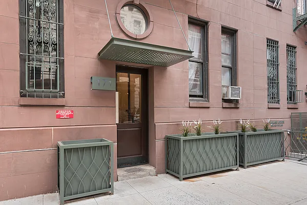 Rented by Tourma Realty LLC | media 9