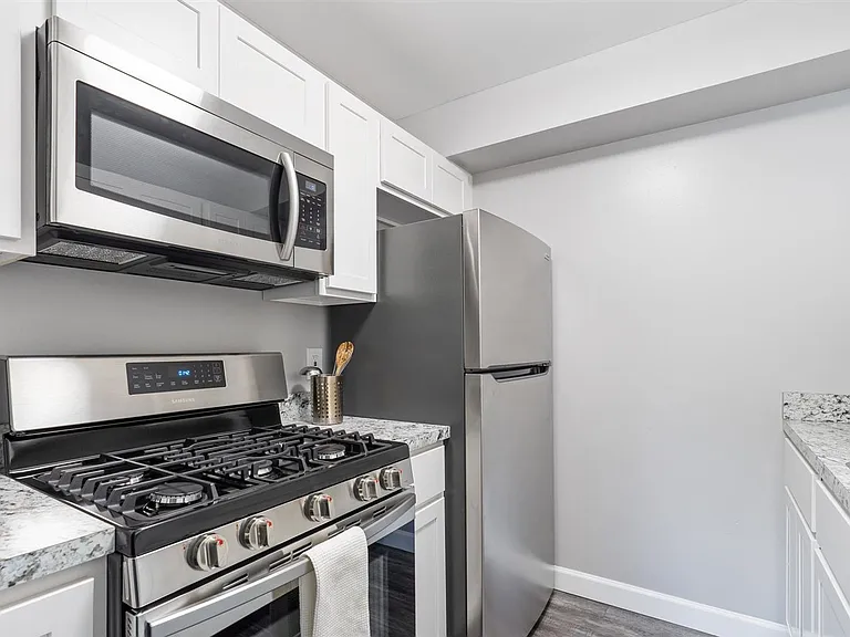 Maple View Apartments — Photo 9