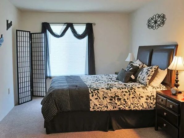 1088 E Chicago Blvd APT 8